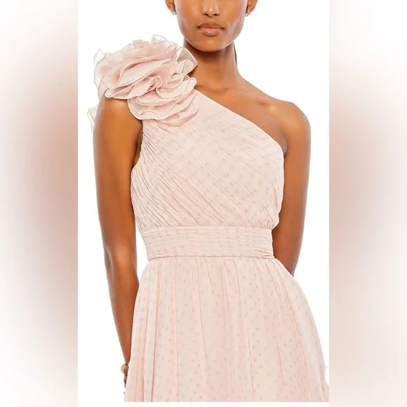 Mac Duggal Evening/Formal Dress - Picture 3 of 7